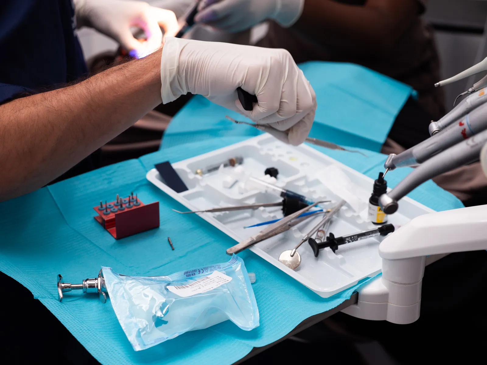 Plateau d’instruments pour un soin dentaire